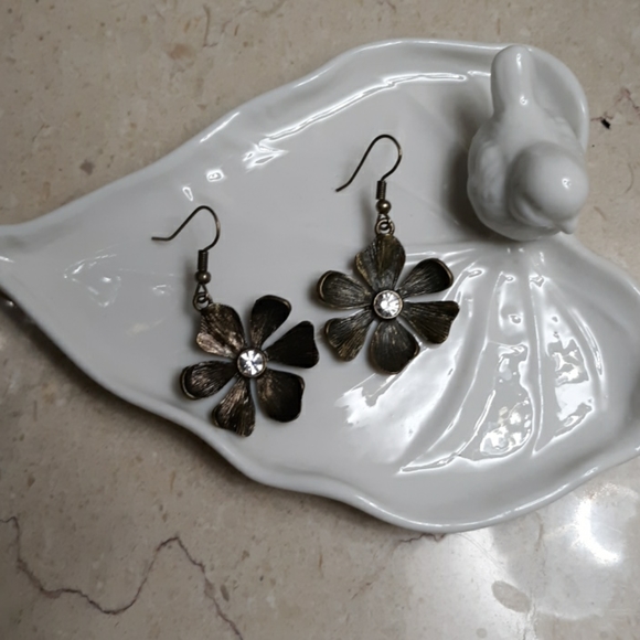 Antique goldtone dangling flower blossom pierced earrings - Picture 2 of 5